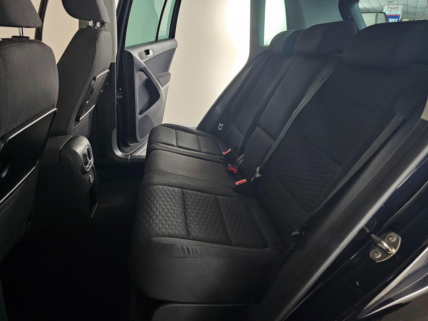 Used Volkswagen Tiguan 2011 for sale - 76409524: Photo 30