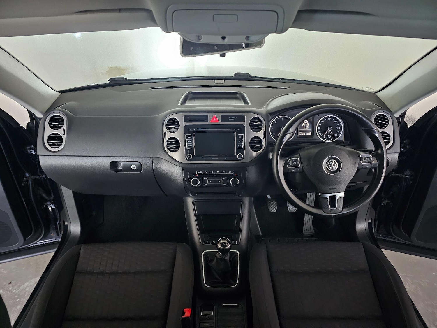 Used Volkswagen Tiguan 2011 for sale - 76409524: Photo 31