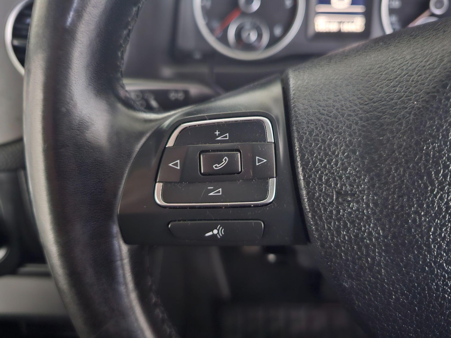 Used Volkswagen Tiguan 2011 for sale - 76409524: Photo 34