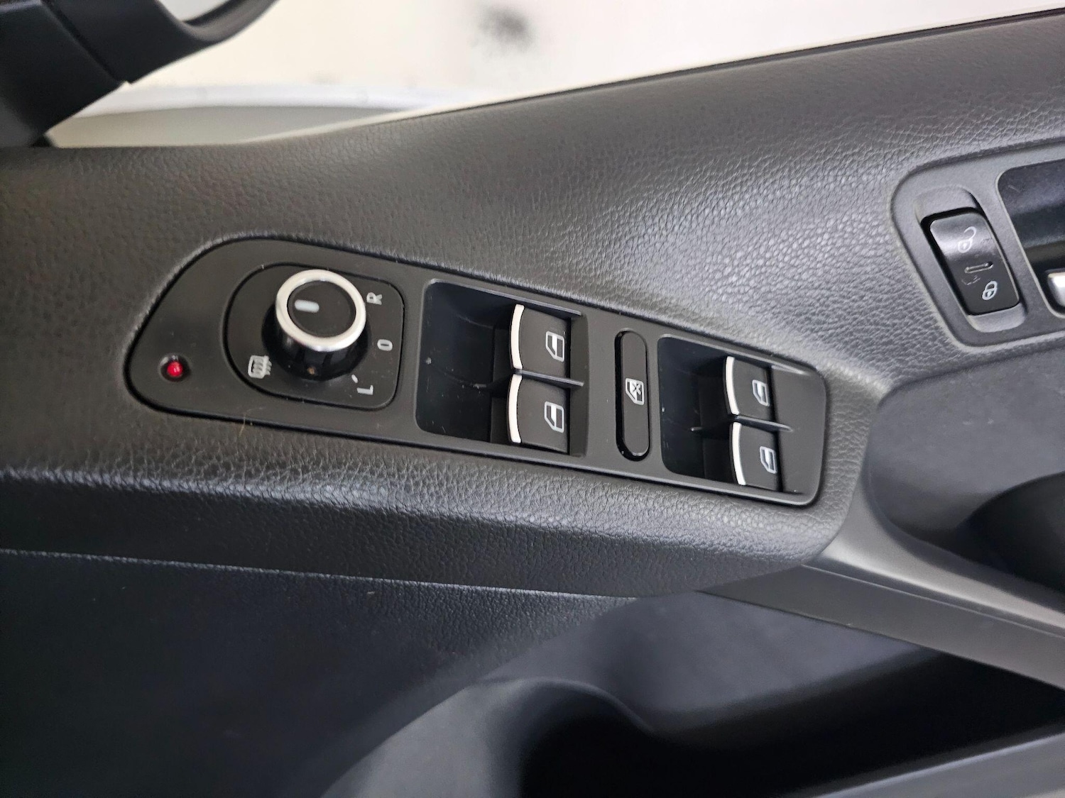 Used Volkswagen Tiguan 2011 for sale - 76409524: Photo 43