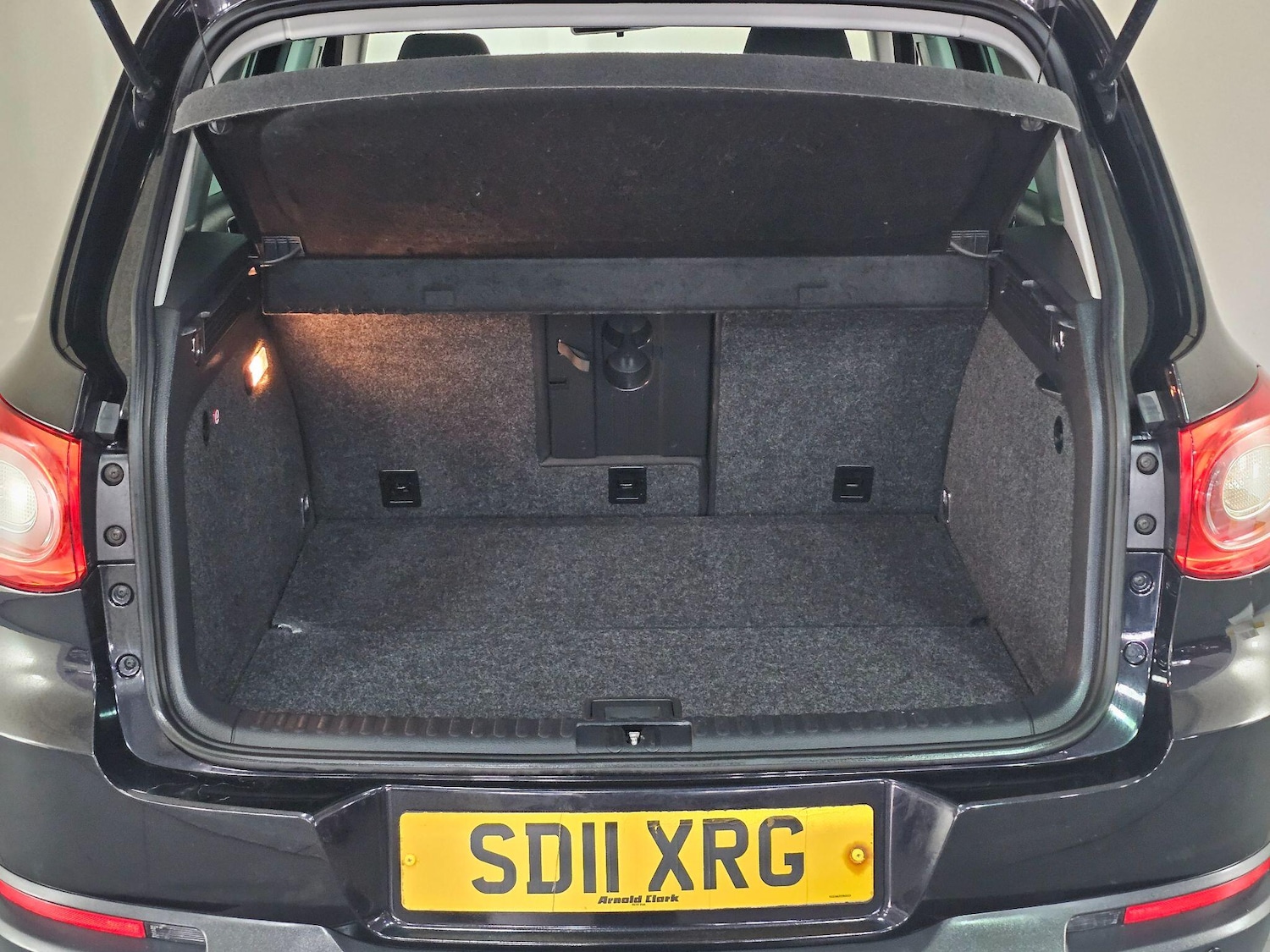 Used Volkswagen Tiguan 2011 for sale - 76409524: Photo 49