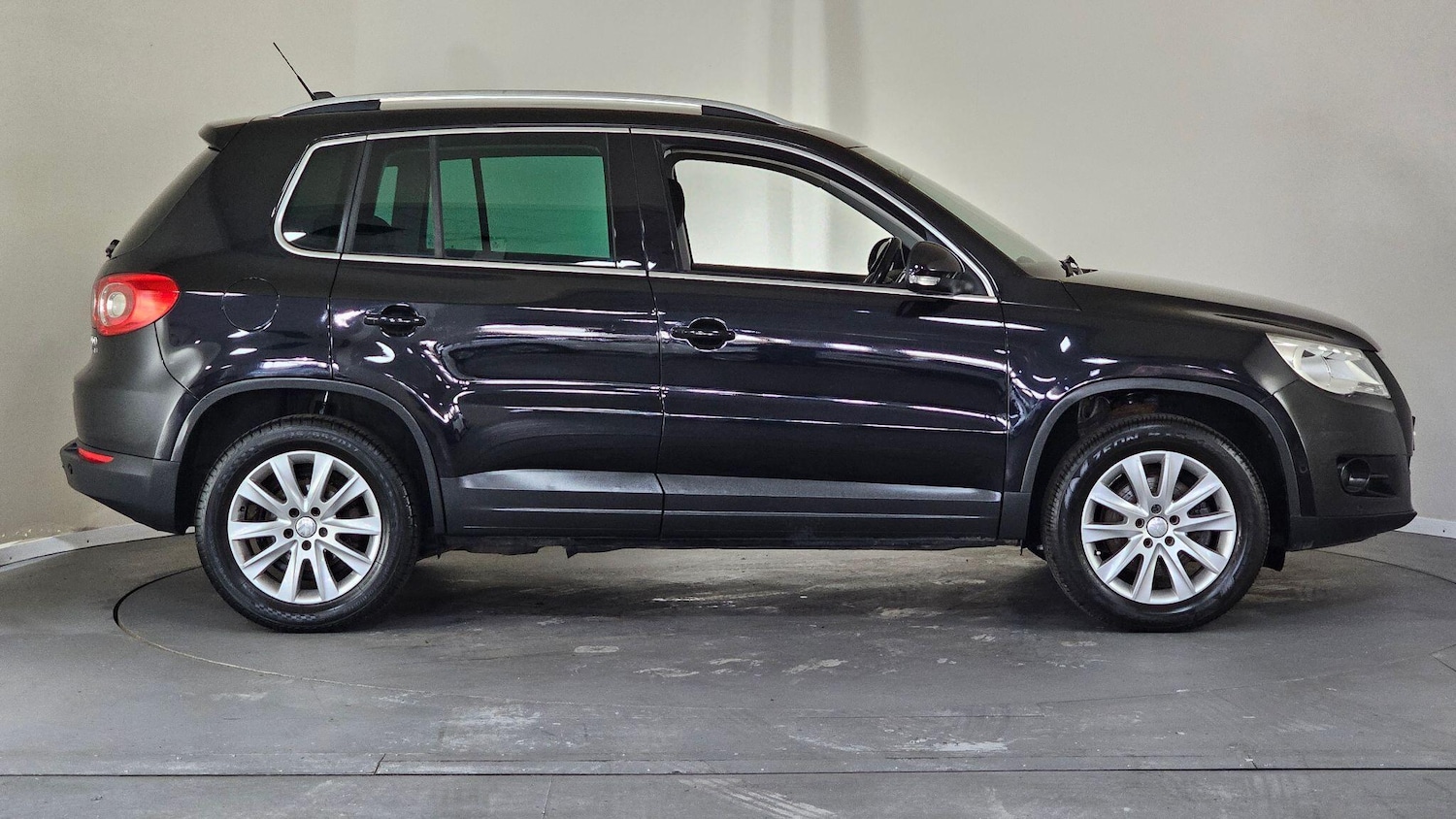Used Volkswagen Tiguan 2011 for sale - 76409524: Photo 6