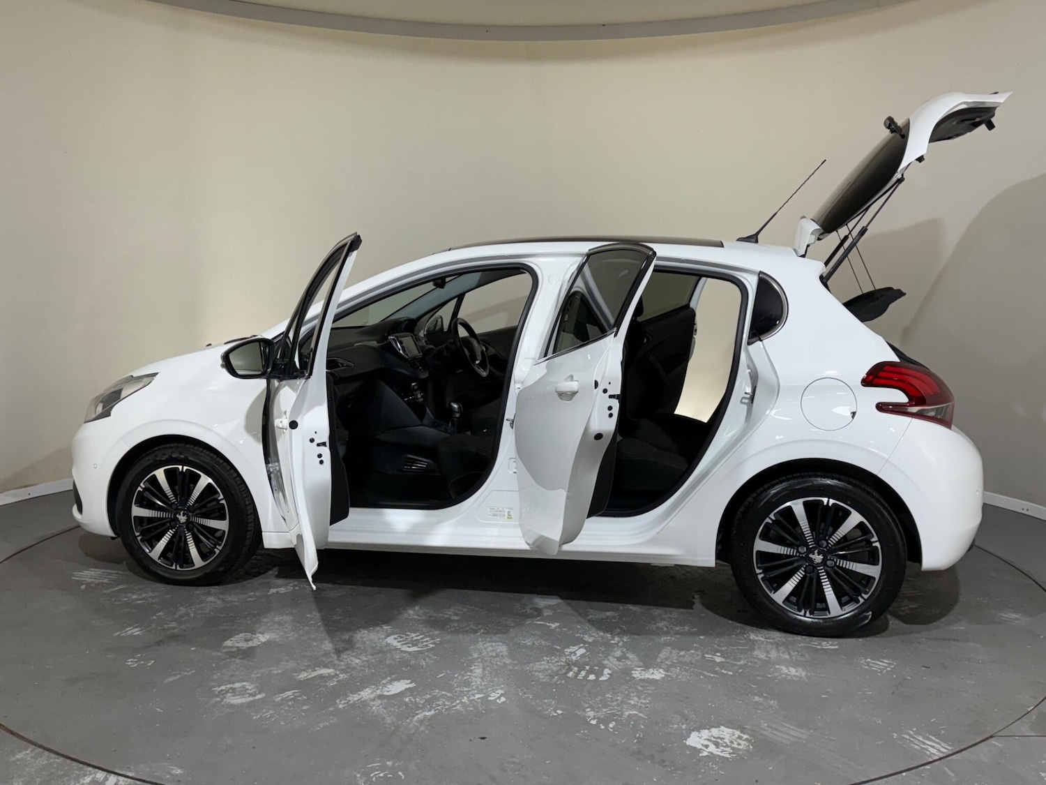 Used Peugeot 208 2018 for sale - 76360859: Photo 11