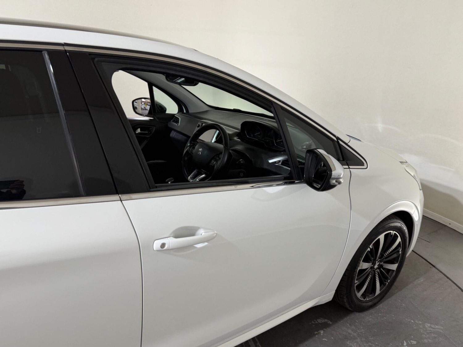 Used Peugeot 208 2018 for sale - 76360859: Photo 16