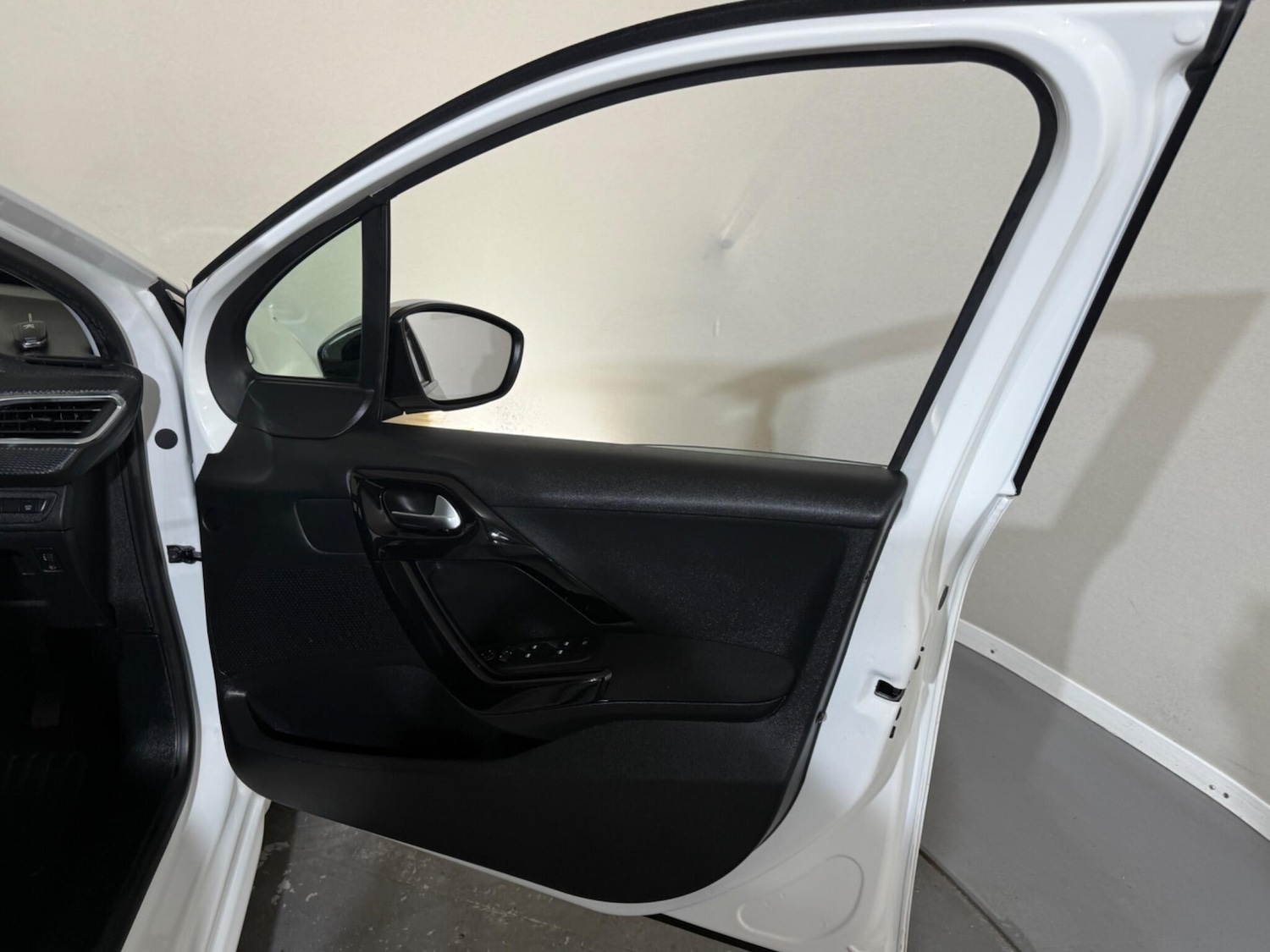 Used Peugeot 208 2018 for sale - 76360859: Photo 20