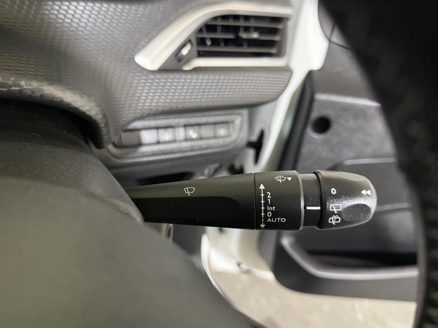 Used Peugeot 208 2018 for sale - 76360859: Photo 29