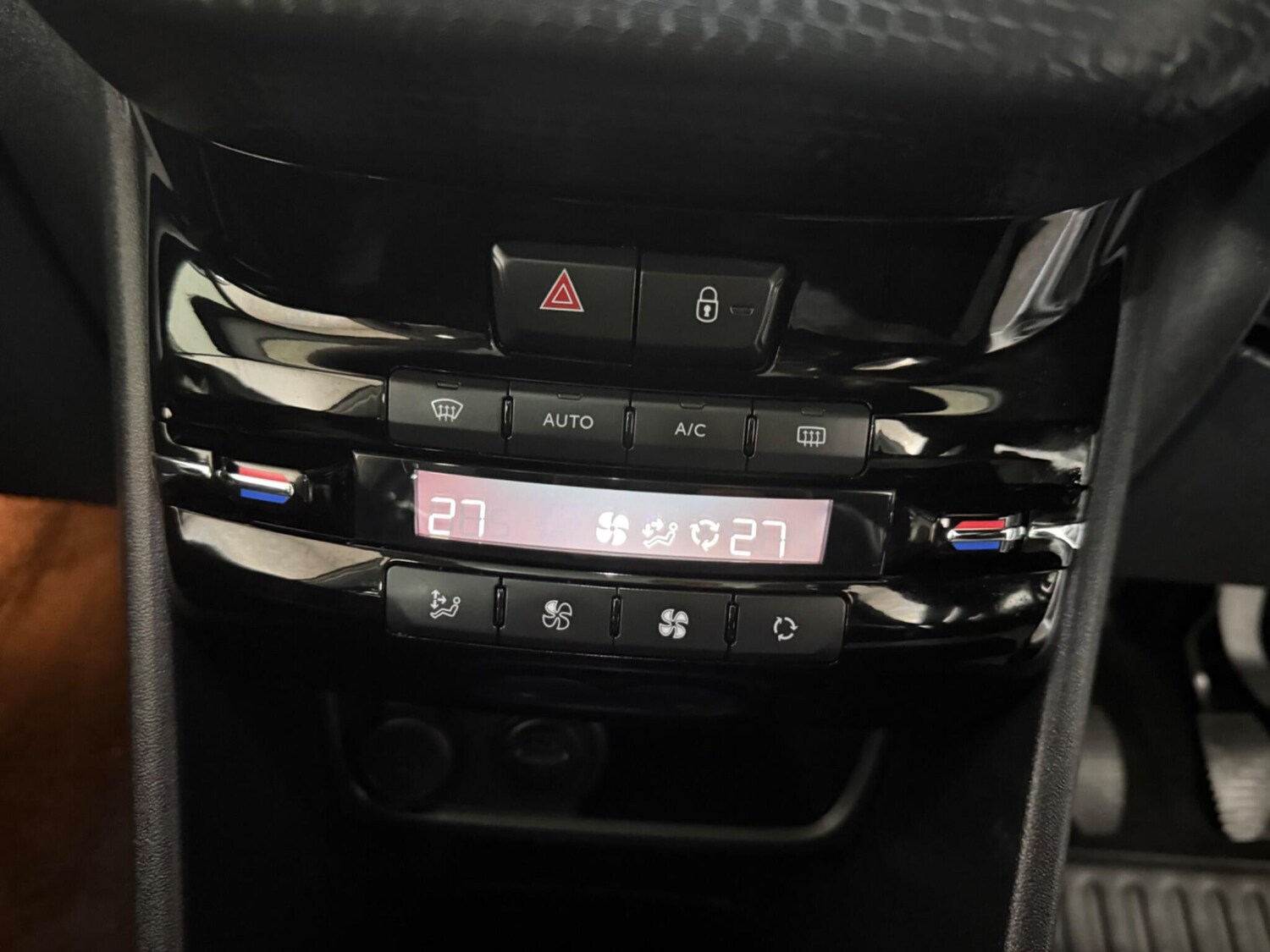 Used Peugeot 208 2018 for sale - 76360859: Photo 40