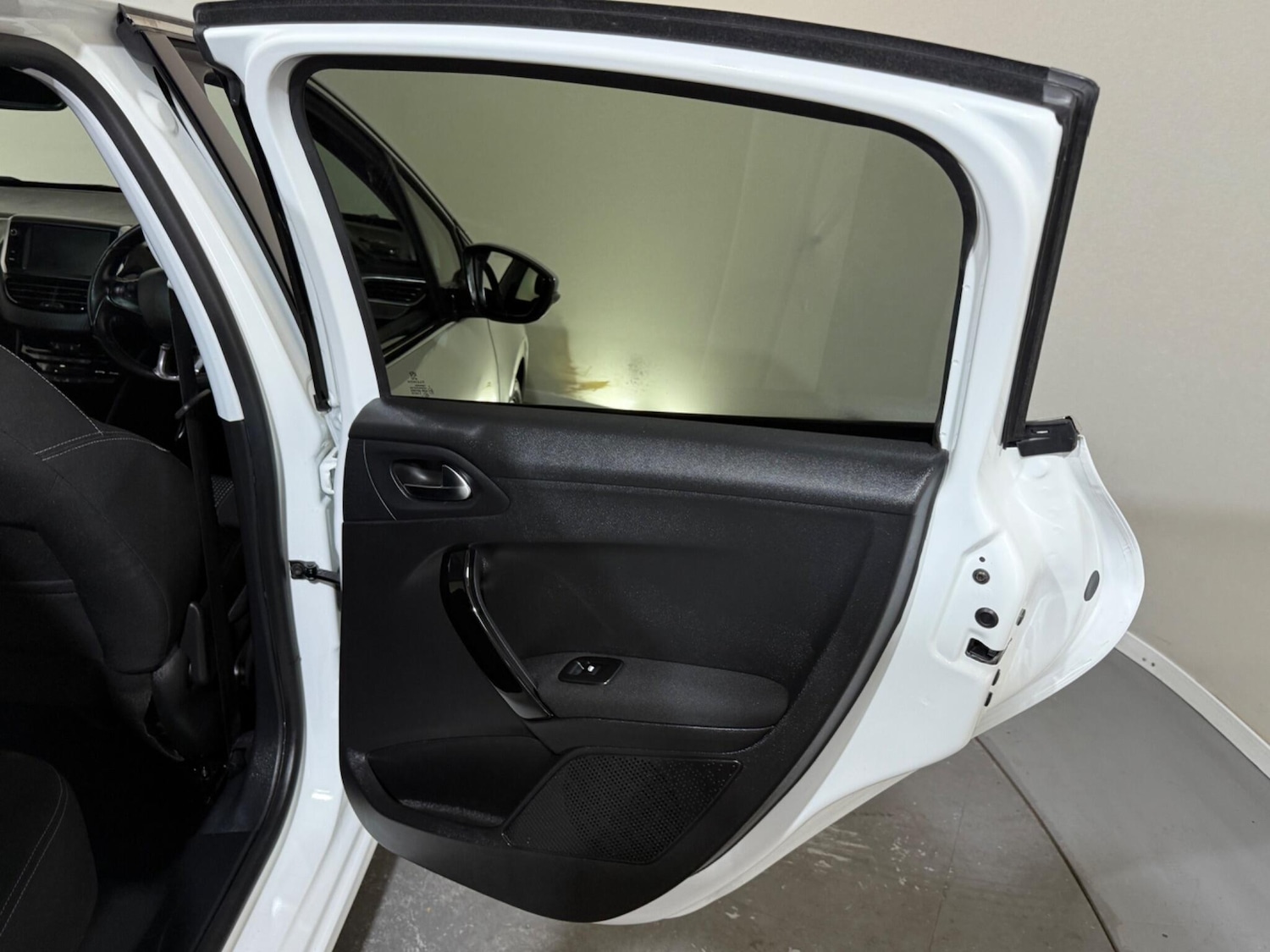 Used Peugeot 208 2018 for sale - 76360859: Photo 45