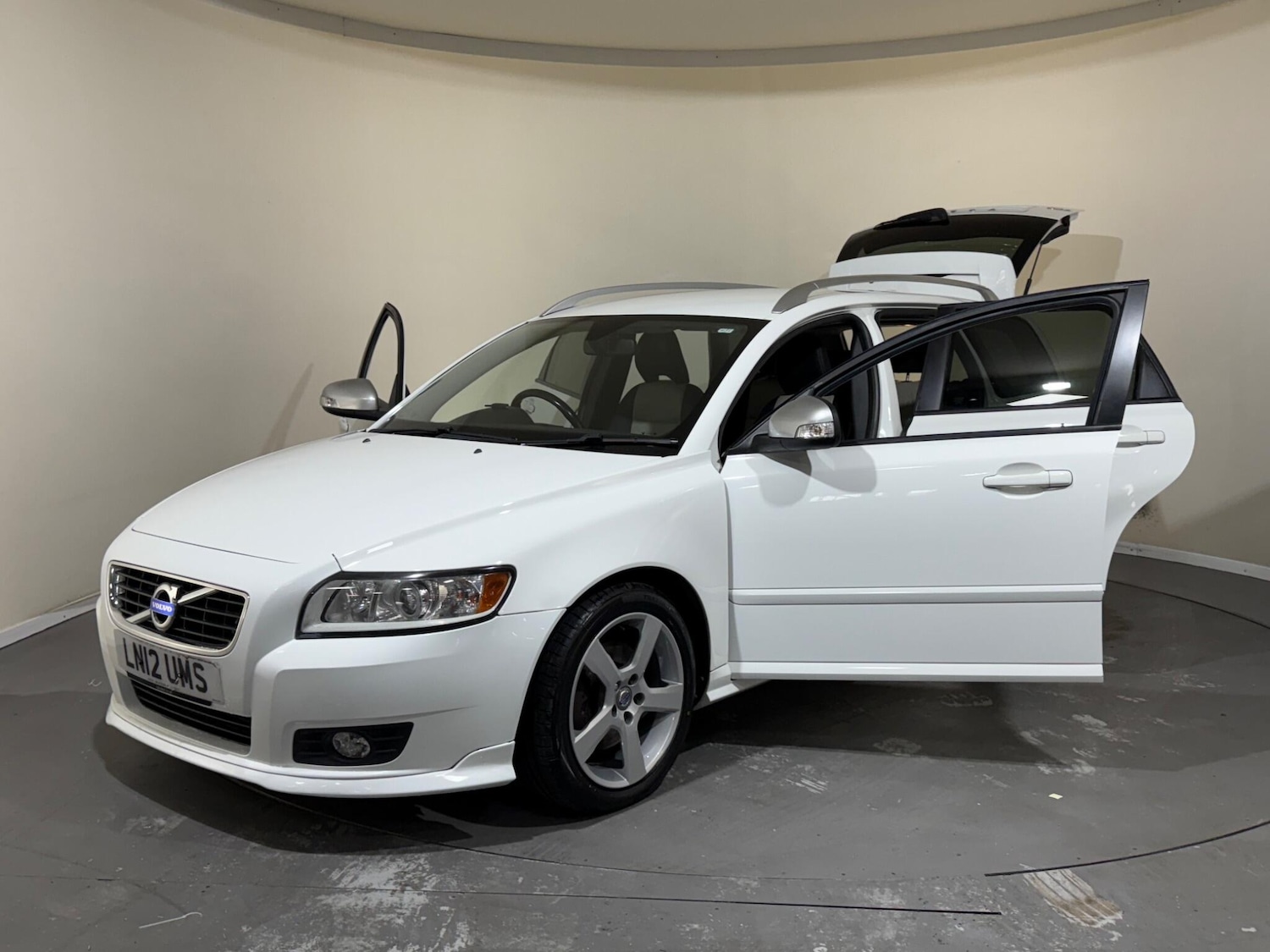 Used Volvo V50 2012 for sale - 76409584: Photo 10