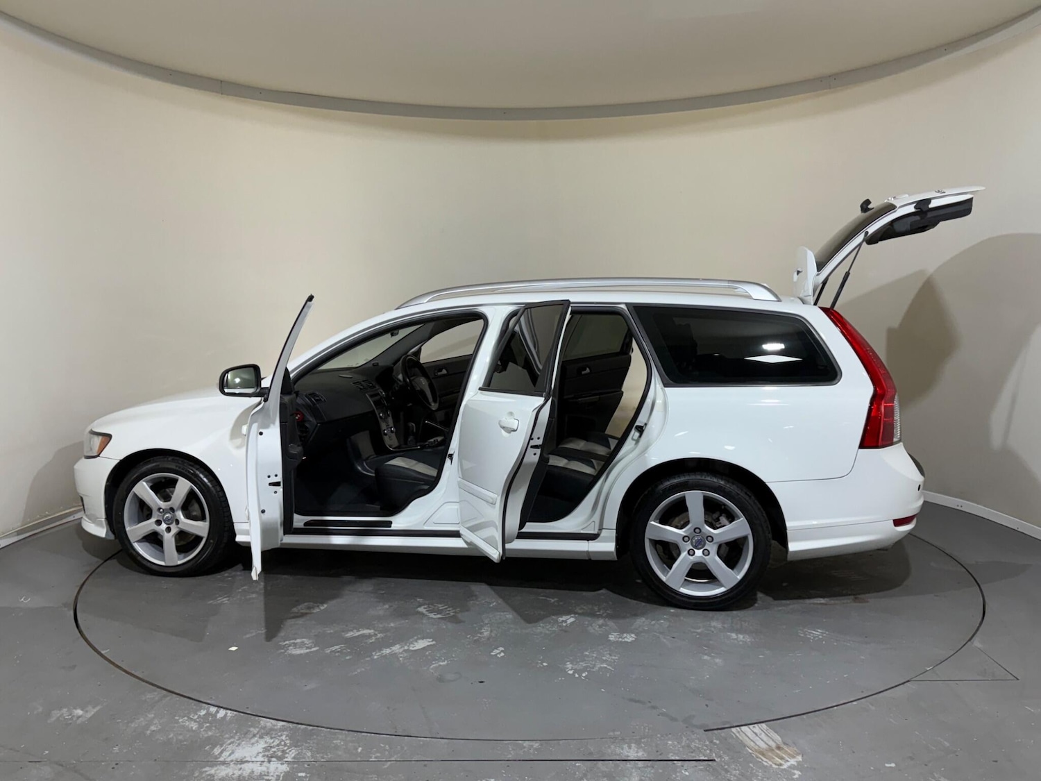 Used Volvo V50 2012 for sale - 76409584: Photo 11