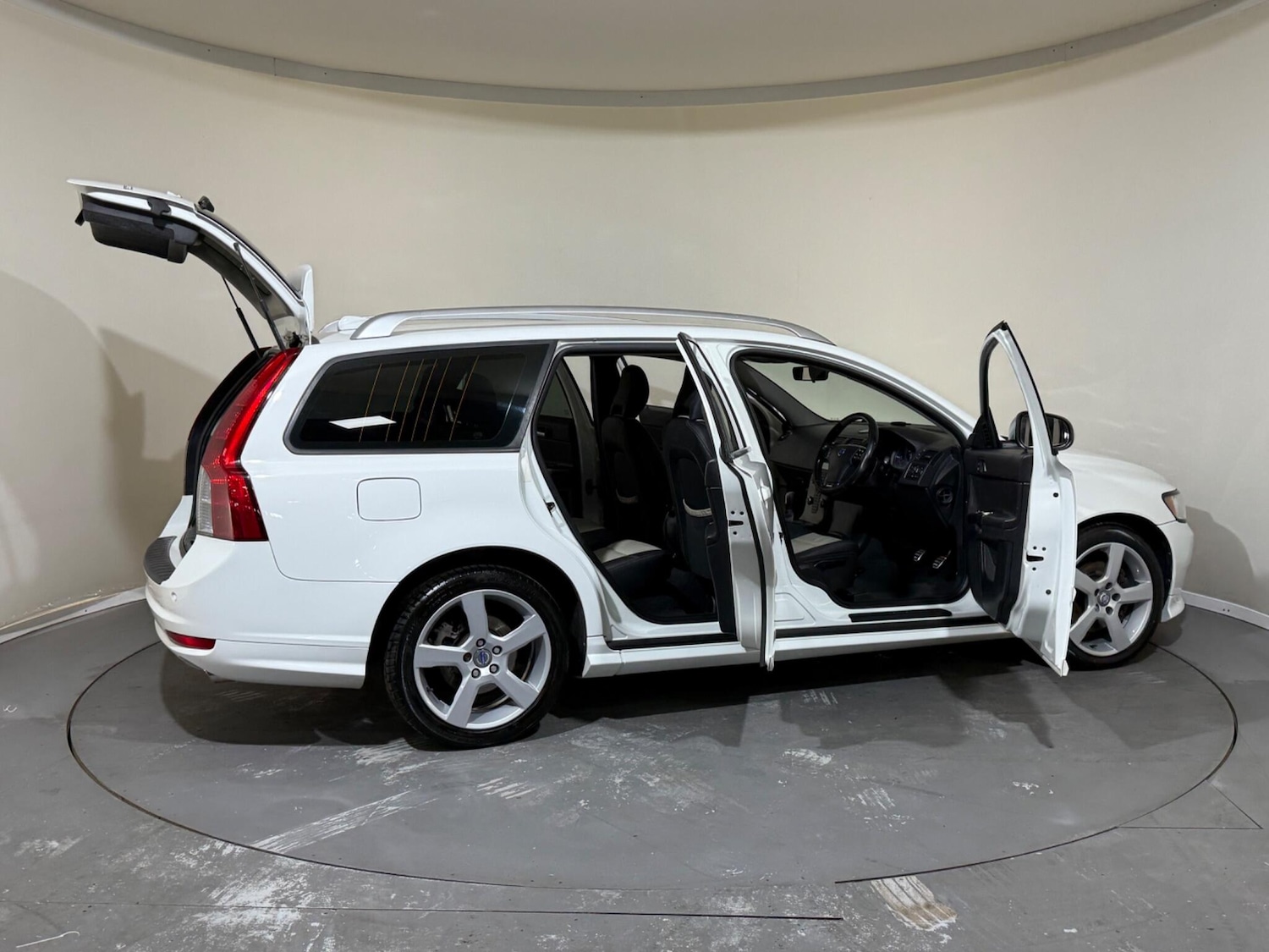 Used Volvo V50 2012 for sale - 76409584: Photo 14