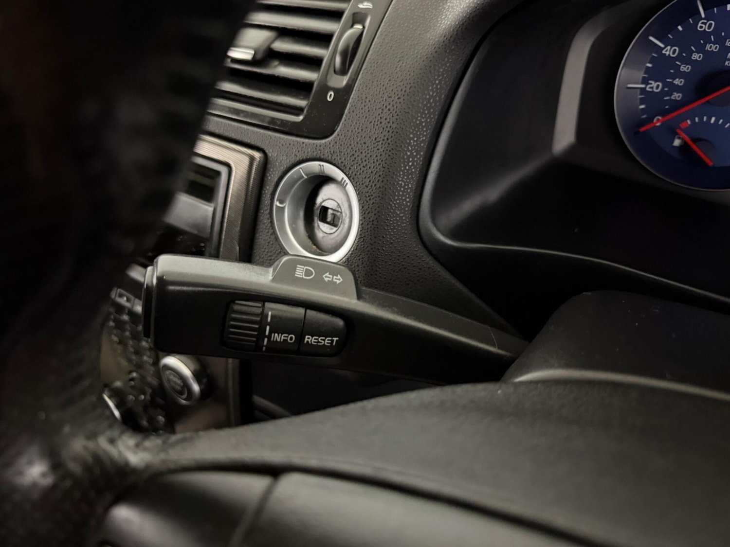 Used Volvo V50 2012 for sale - 76409584: Photo 30