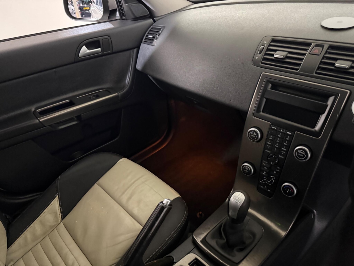 Used Volvo V50 2012 for sale - 76409584: Photo 32