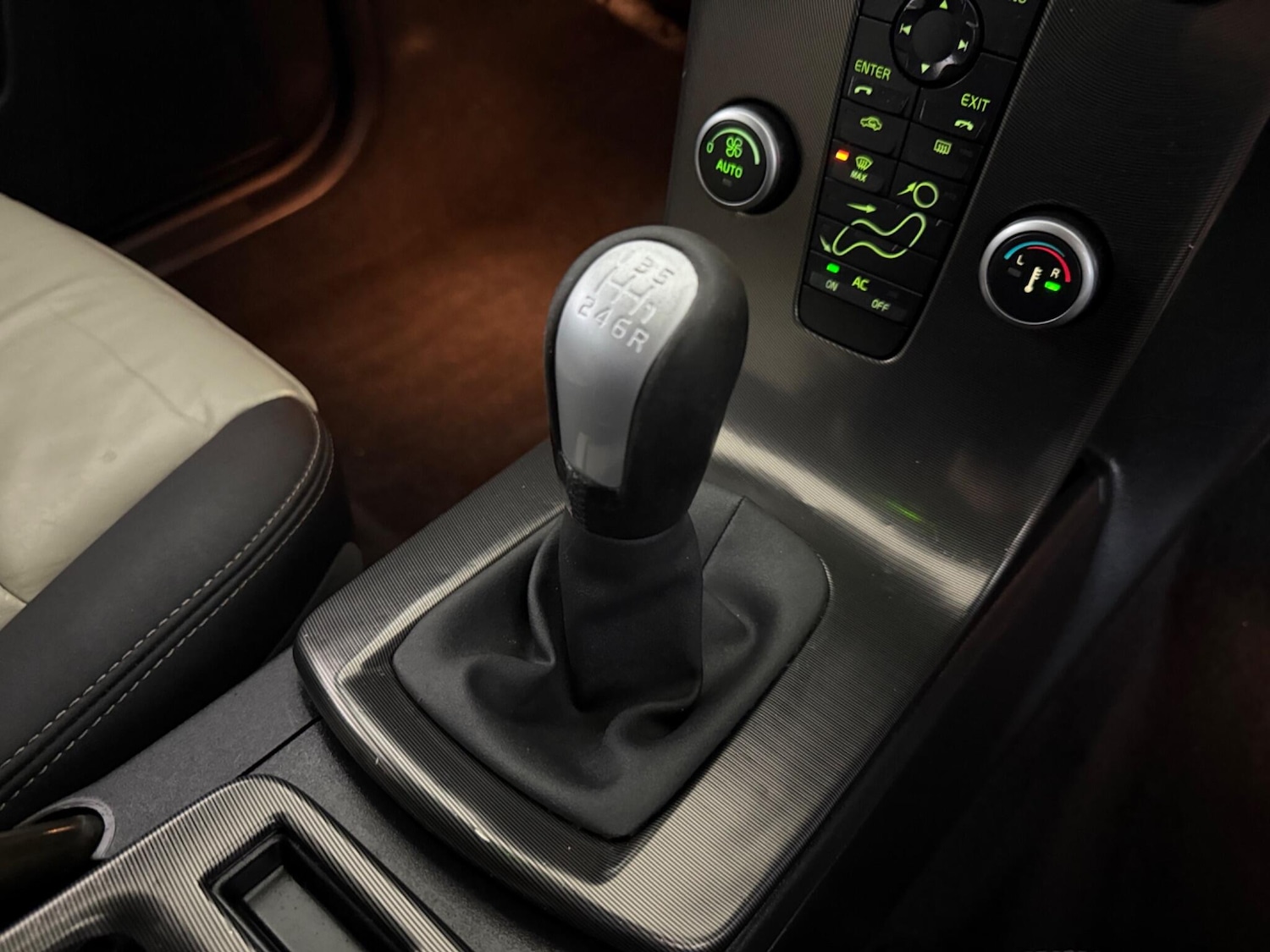 Used Volvo V50 2012 for sale - 76409584: Photo 37