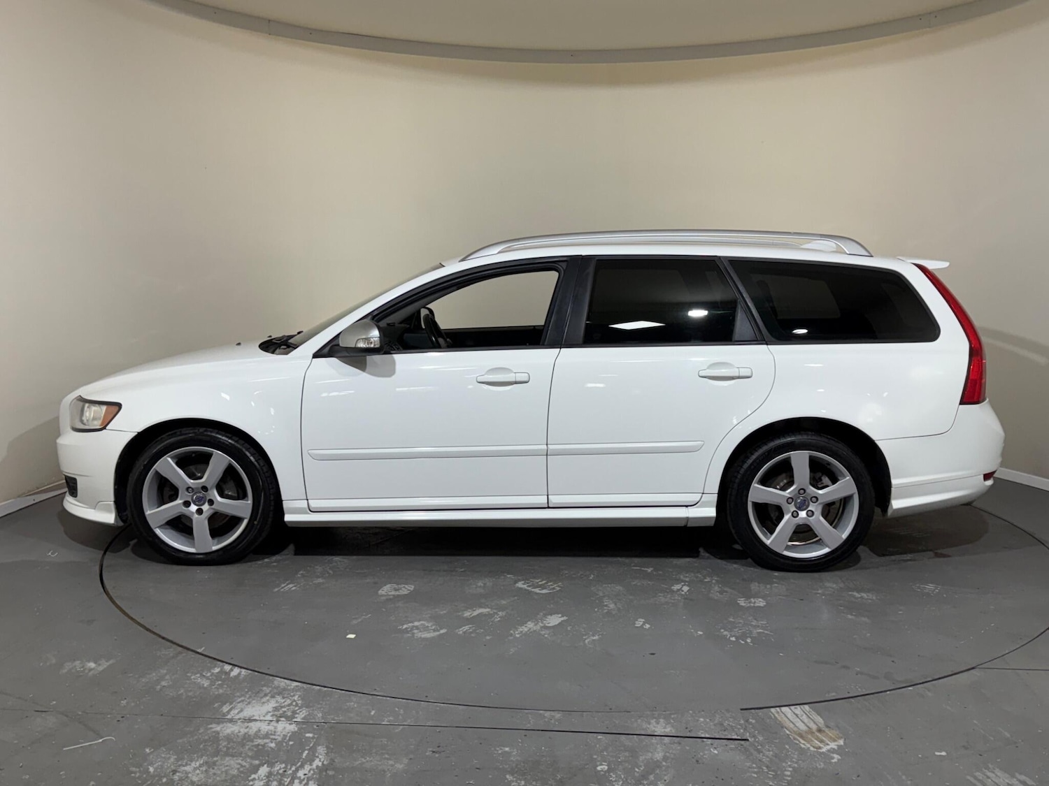 Used Volvo V50 2012 for sale - 76409584: Photo 4