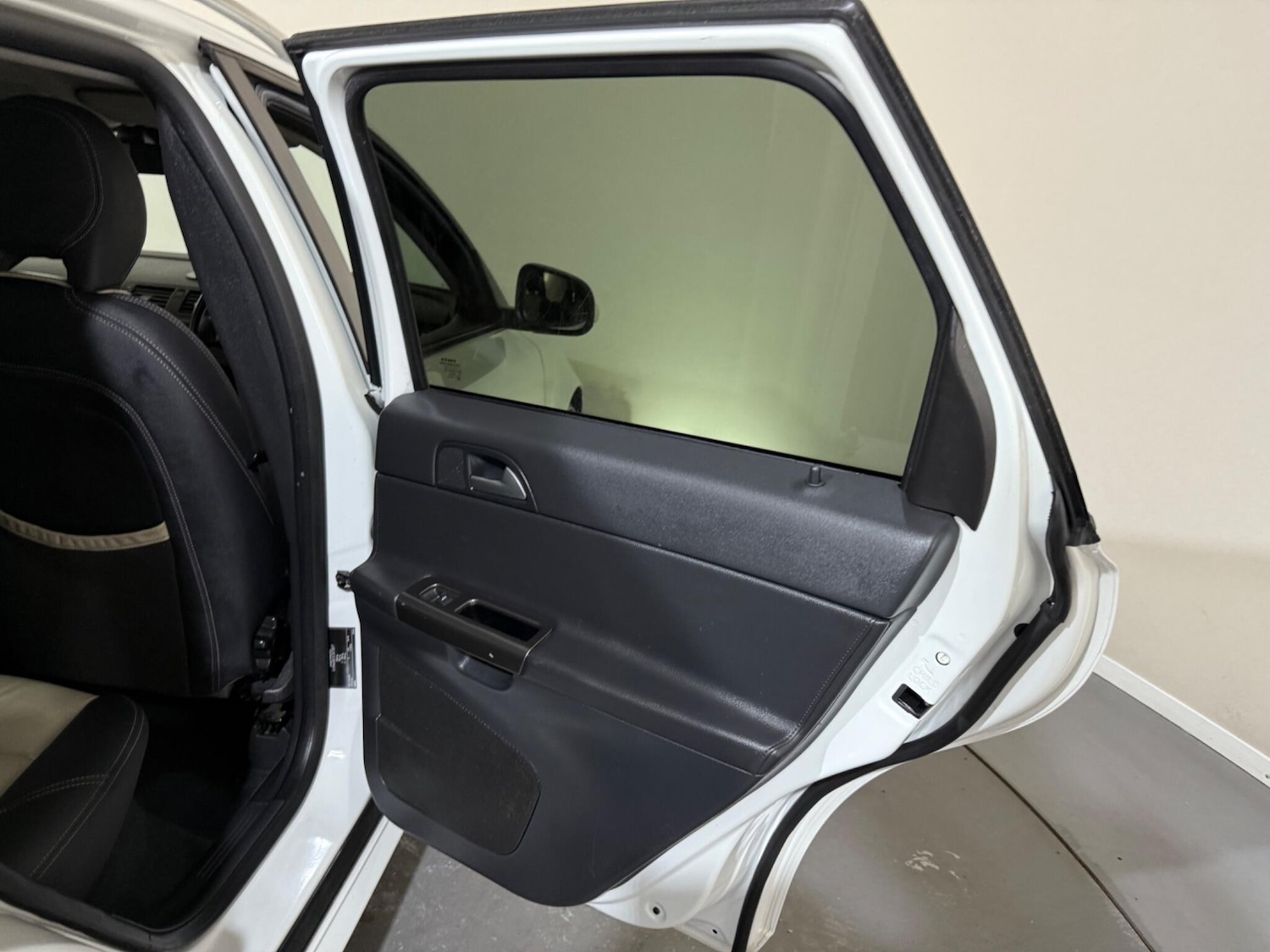 Used Volvo V50 2012 for sale - 76409584: Photo 40