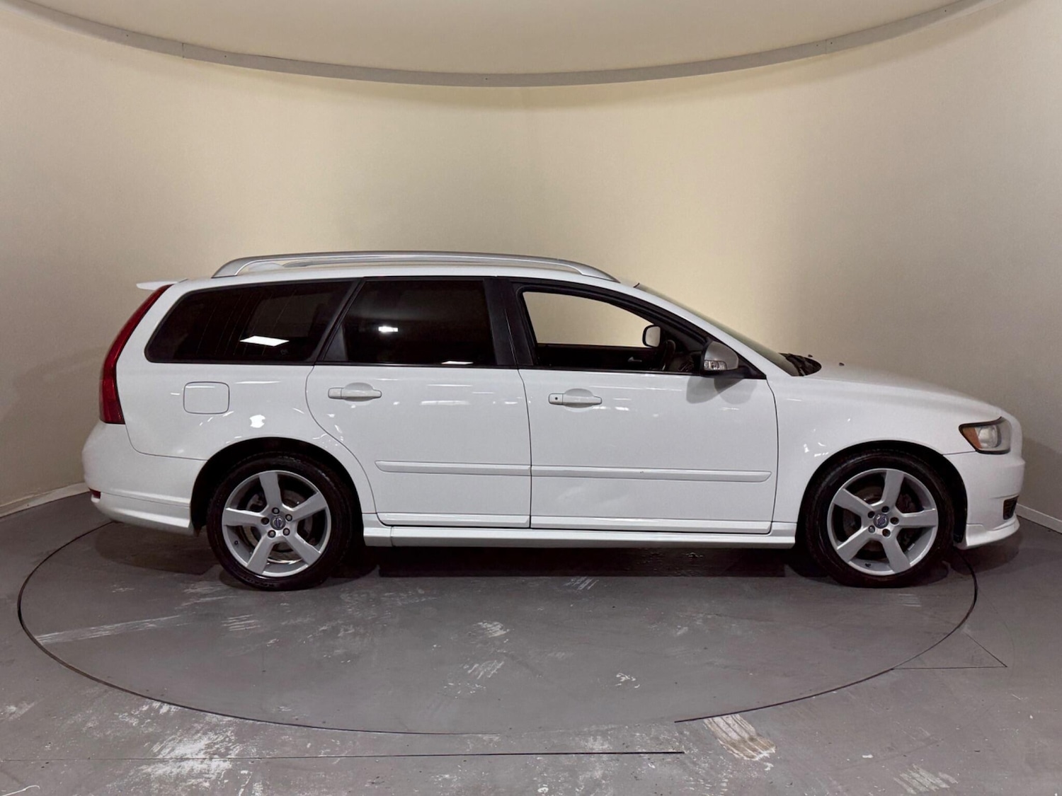 Used Volvo V50 2012 for sale - 76409584: Photo 8