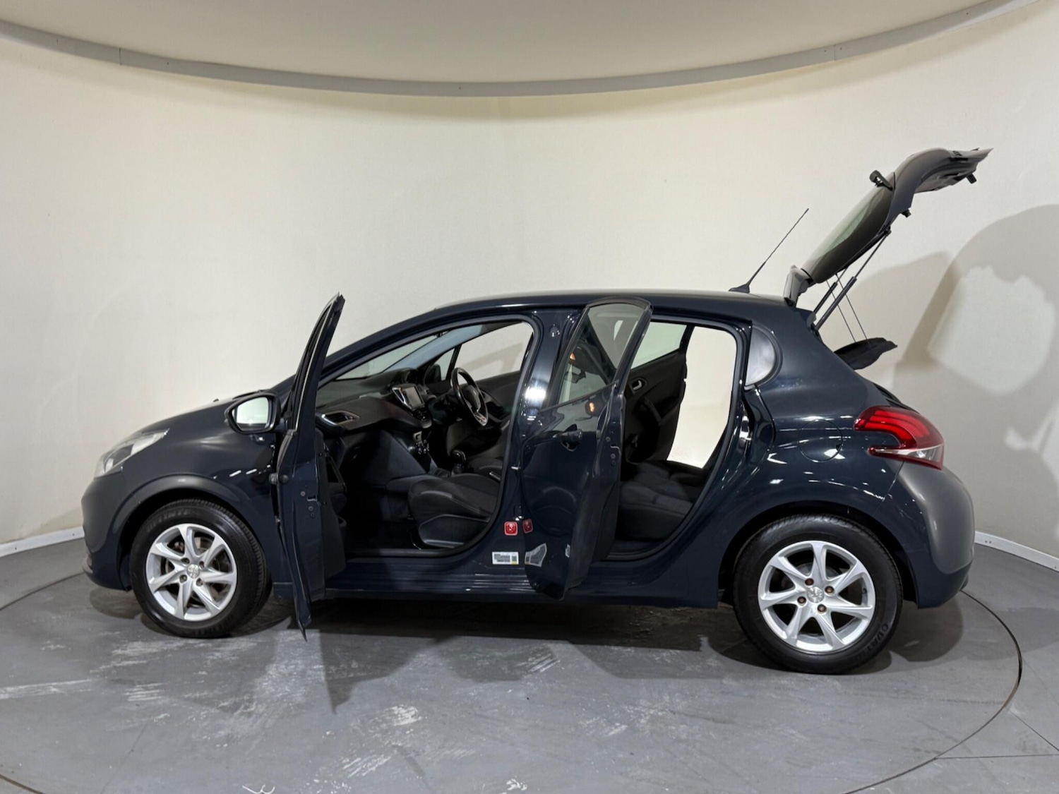 Used Peugeot 208 2016 for sale - 76409208: Photo 11