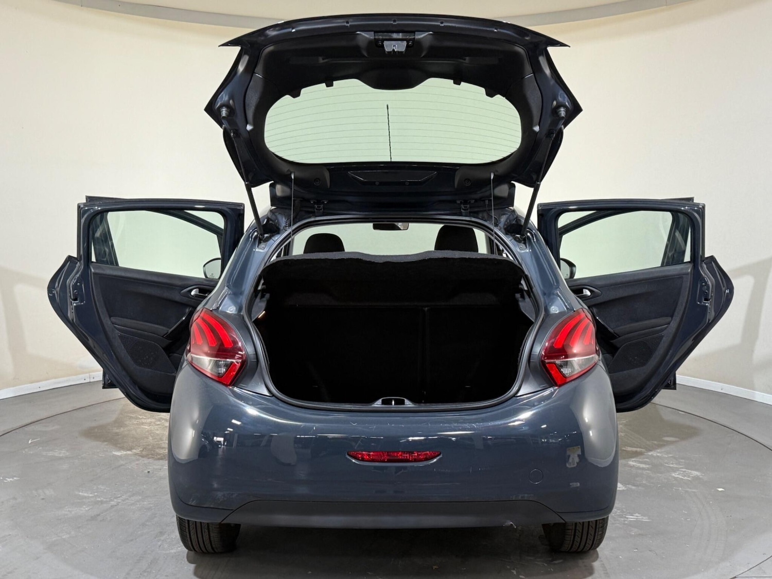 Used Peugeot 208 2016 for sale - 76409208: Photo 12