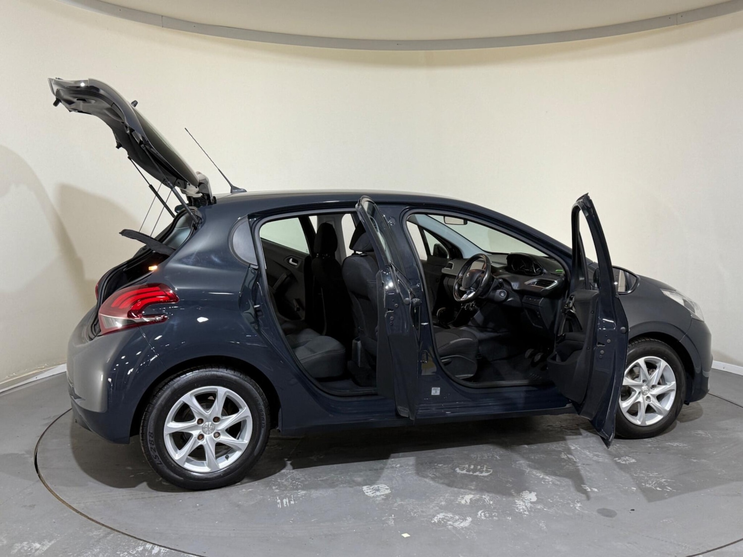 Used Peugeot 208 2016 for sale - 76409208: Photo 14