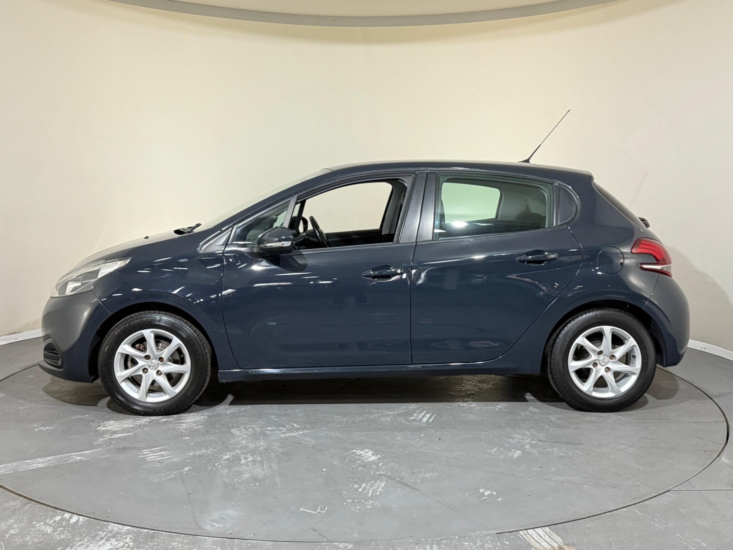 Used Peugeot 208 2016 for sale - 76409208: Photo 4