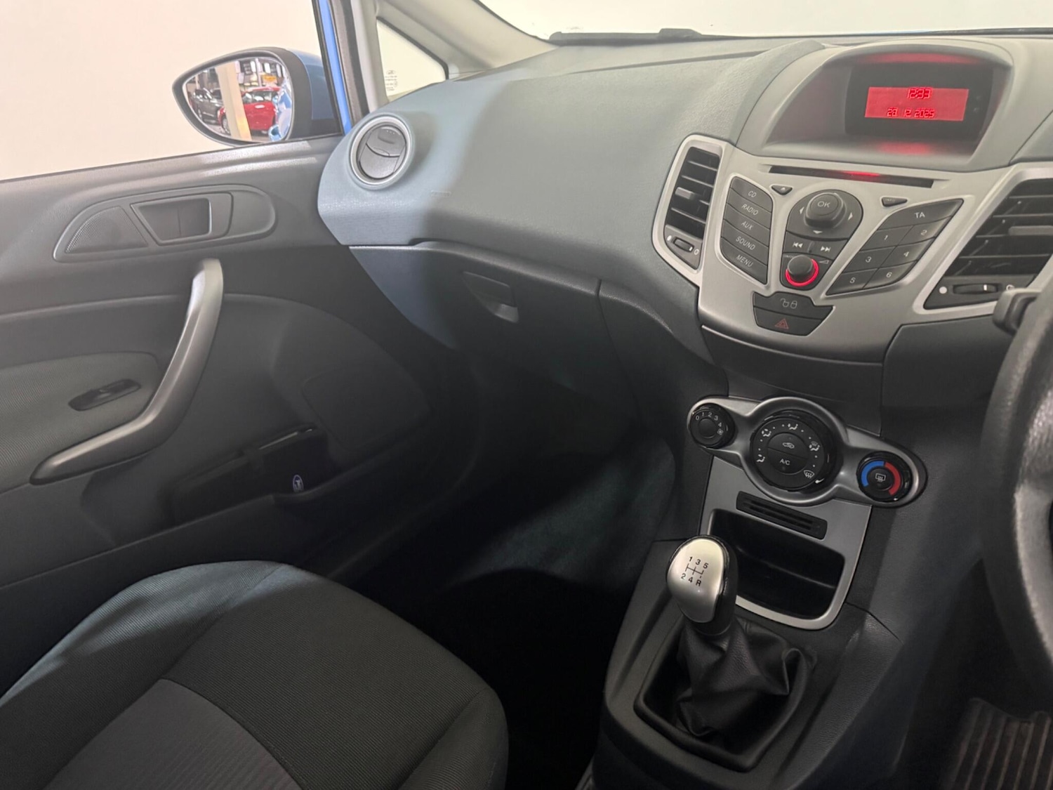 Used Ford Fiesta 2010 for sale - 77016782: Photo 31