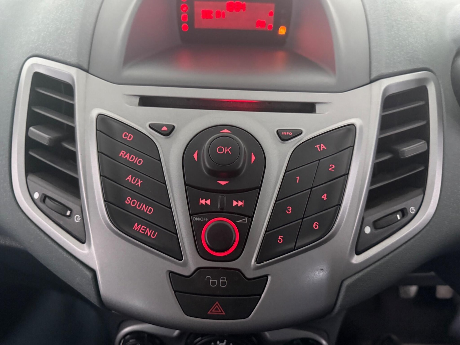 Used Ford Fiesta 2010 for sale - 77016782: Photo 35