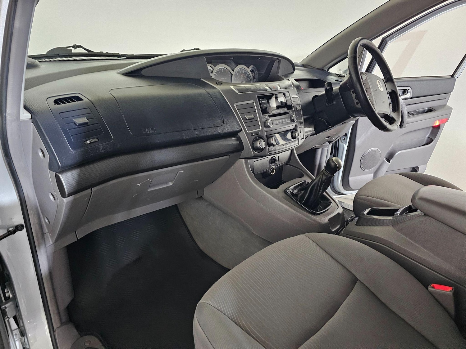 Used Ssangyong Turismo 2014 for sale - 76409368: Photo 25