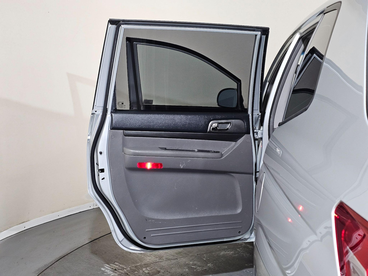 Used Ssangyong Turismo 2014 for sale - 76409368: Photo 30