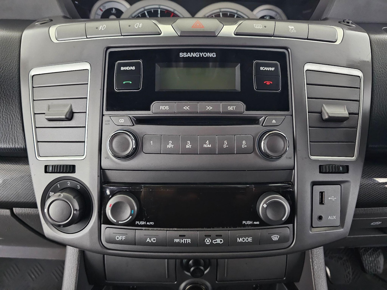 Used Ssangyong Turismo 2014 for sale - 76409368: Photo 44