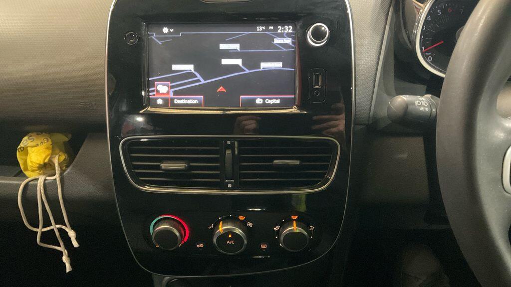 Used Renault Clio for sale - 76409362: Photo 10