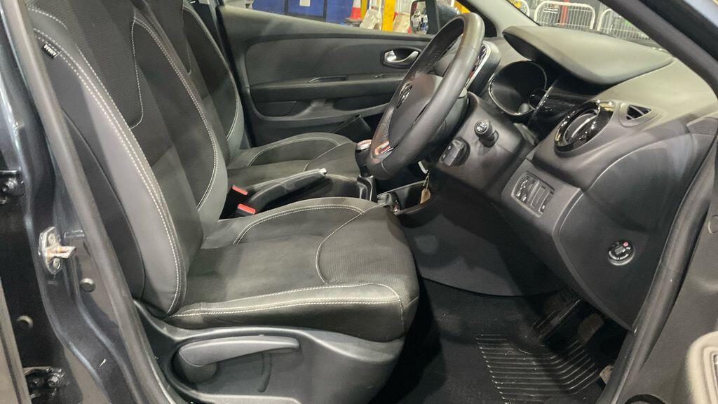 Used Renault Clio for sale - 76409362: Photo 9