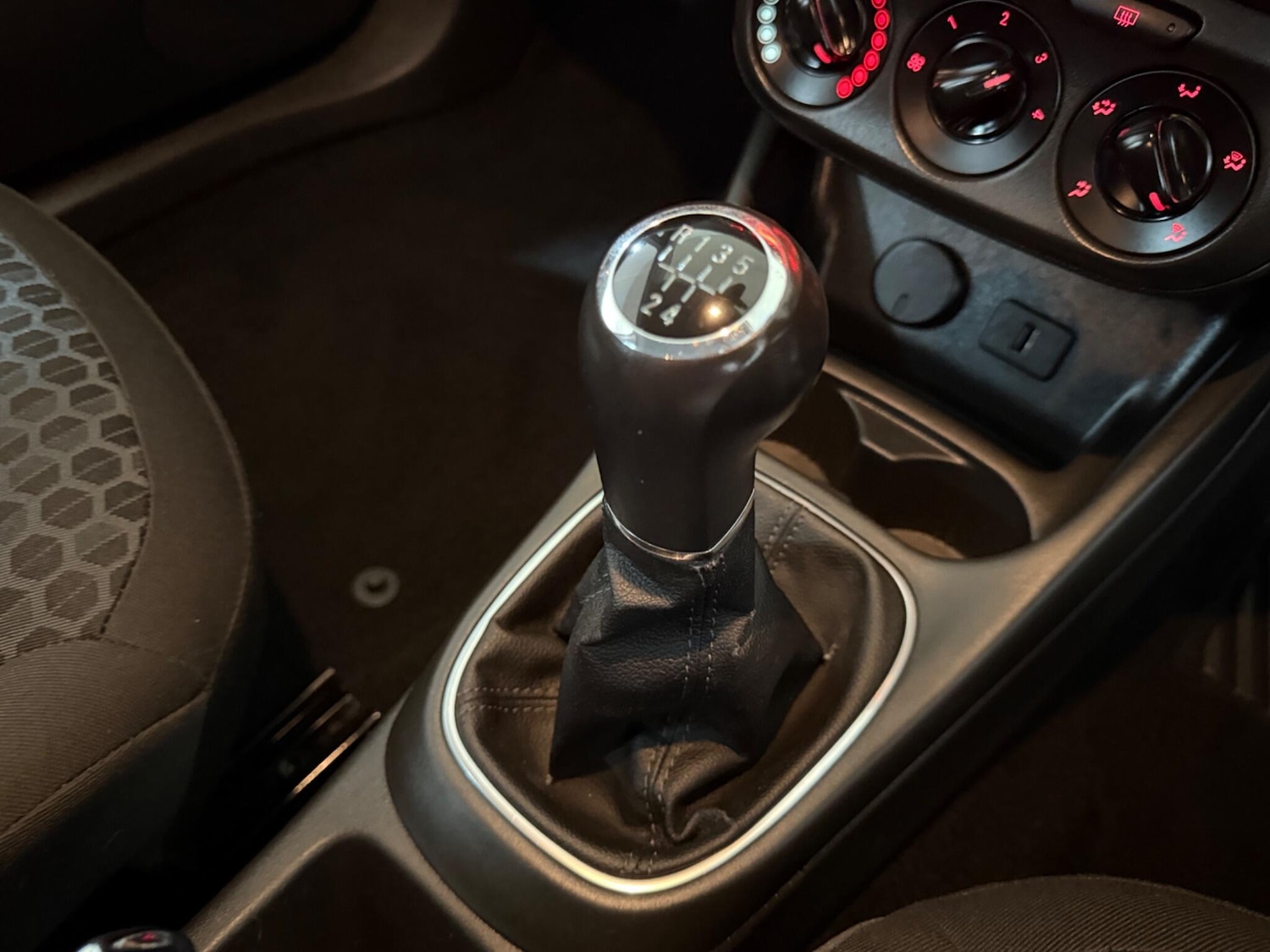 Used Vauxhall Corsa 2015 for sale - 76898670: Photo 39