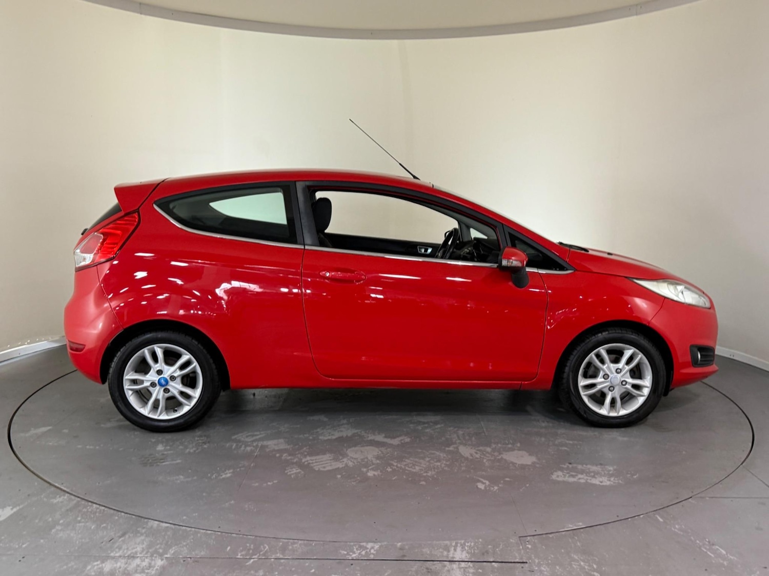 Used Ford Fiesta 2015 for sale - 76987883: Photo 8