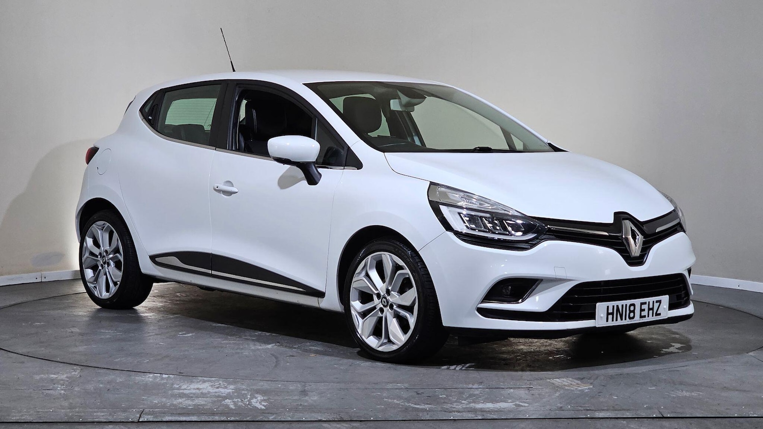 Used Renault Clio 2018 for sale - 76433238: Photo 1