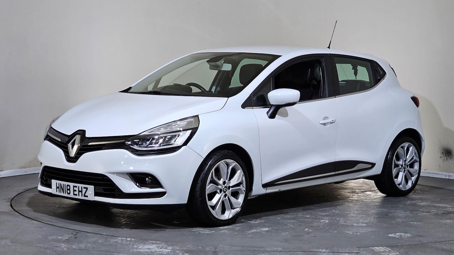 Used Renault Clio 2018 for sale - 76433238: Photo 11