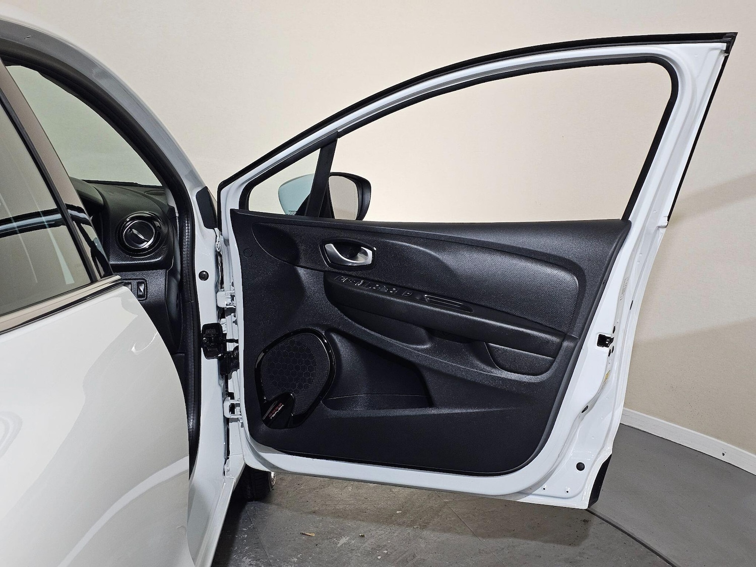 Used Renault Clio 2018 for sale - 76433238: Photo 20