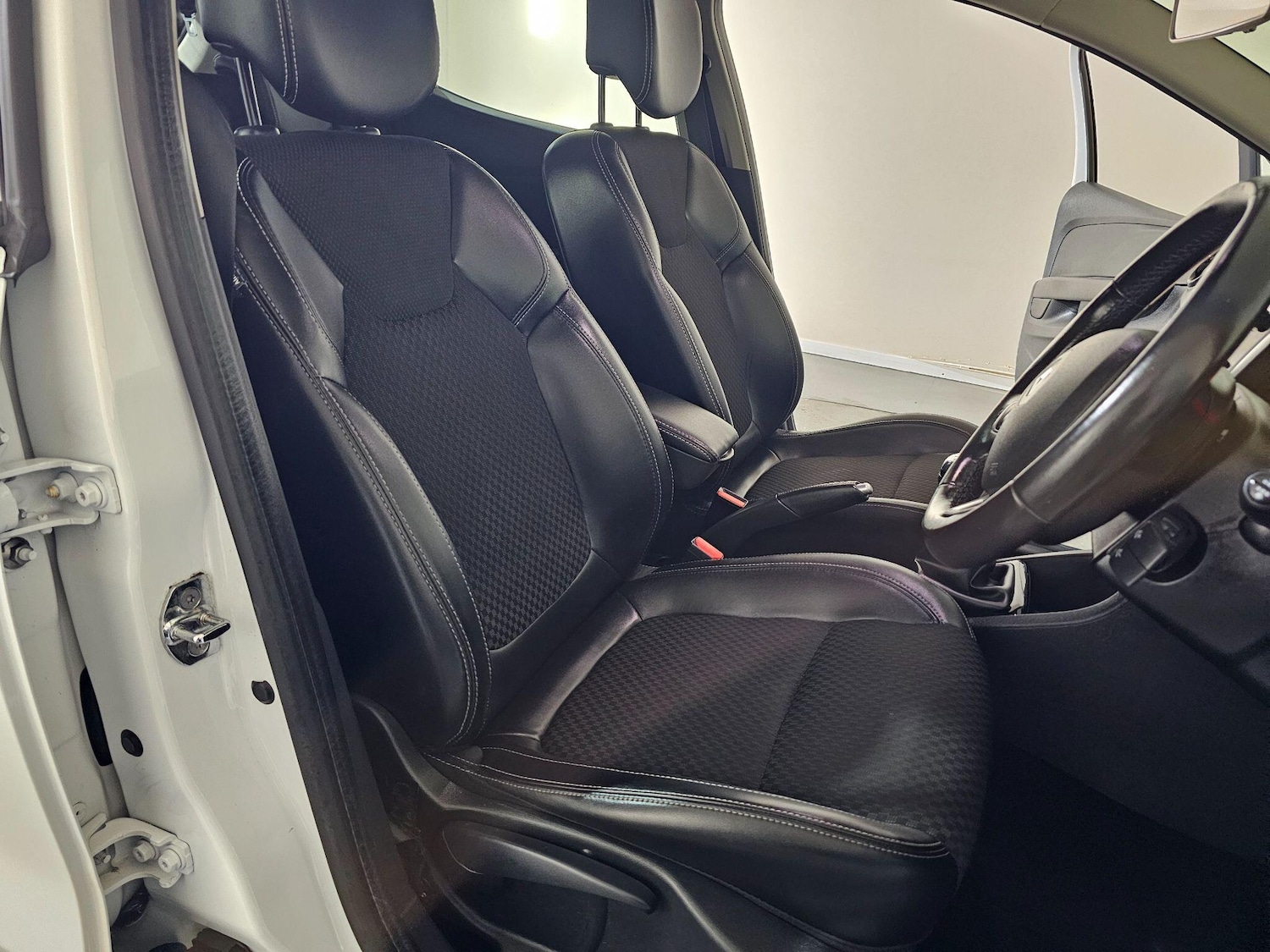 Used Renault Clio 2018 for sale - 76433238: Photo 22