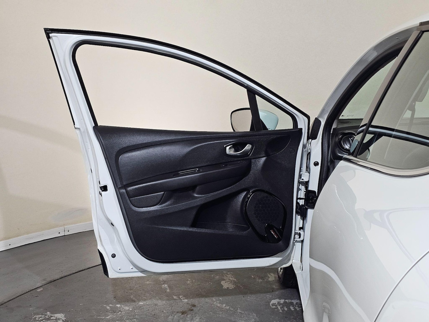 Used Renault Clio 2018 for sale - 76433238: Photo 23