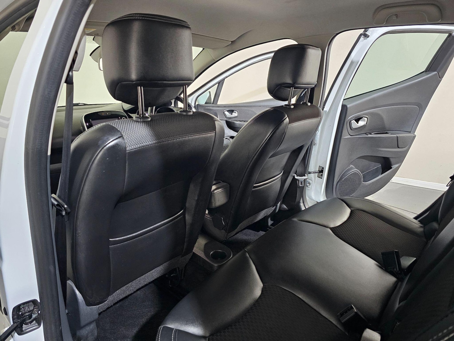 Used Renault Clio 2018 for sale - 76433238: Photo 30