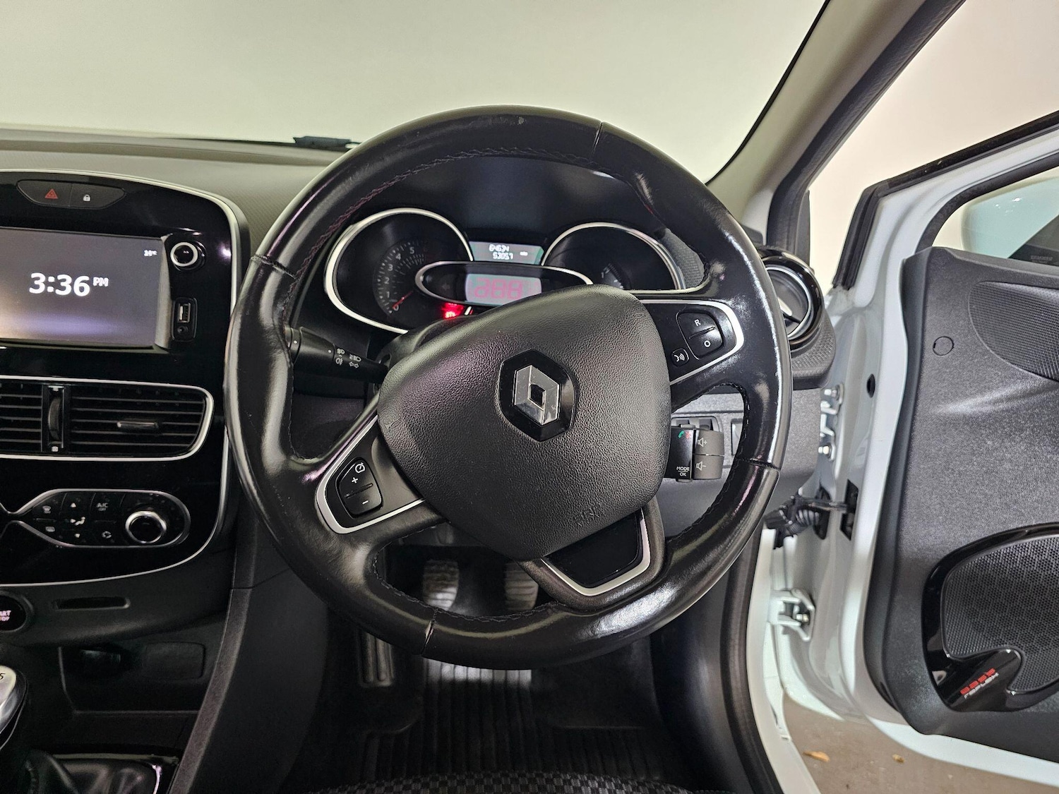 Used Renault Clio 2018 for sale - 76433238: Photo 34