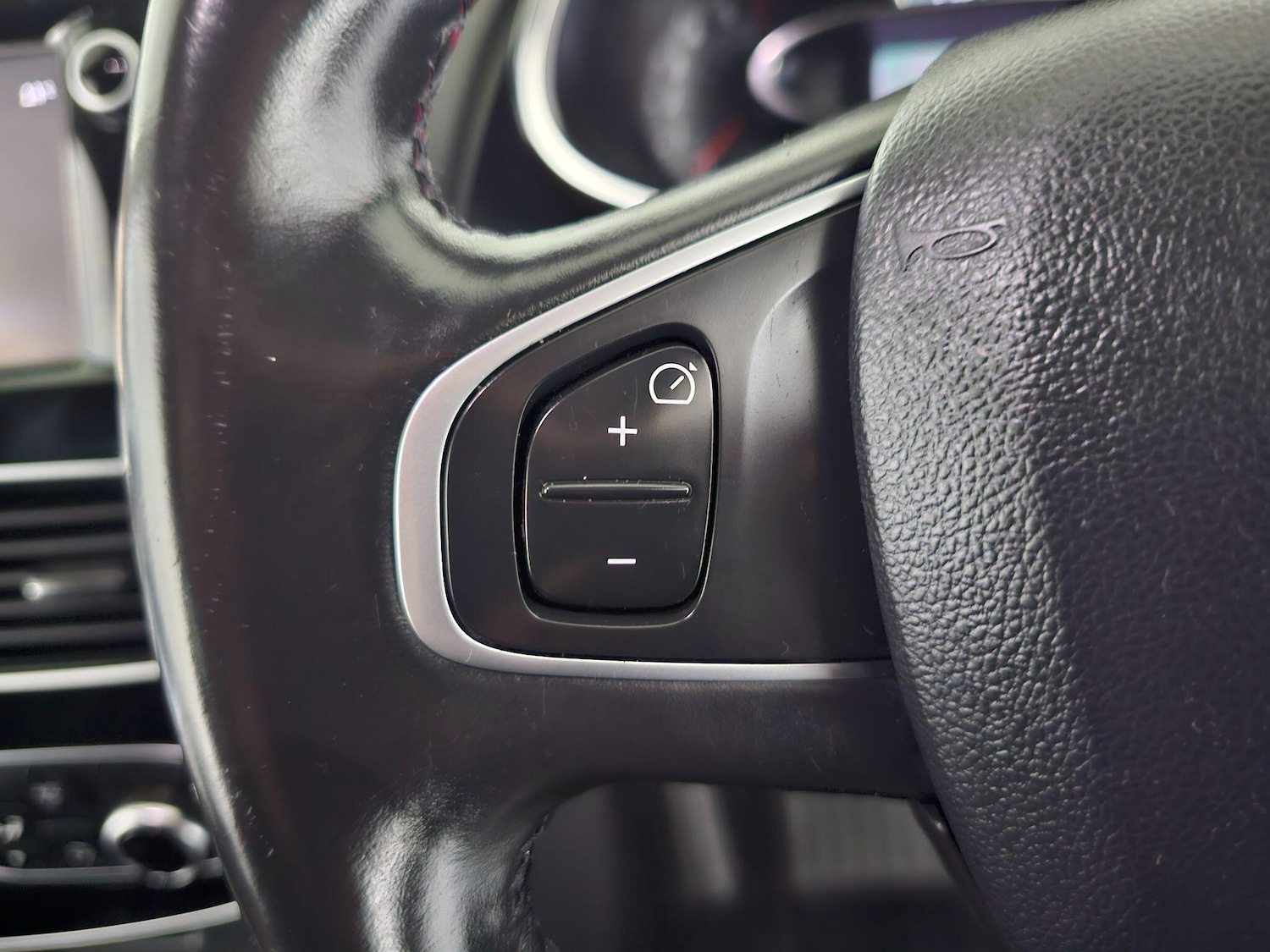 Used Renault Clio 2018 for sale - 76433238: Photo 35