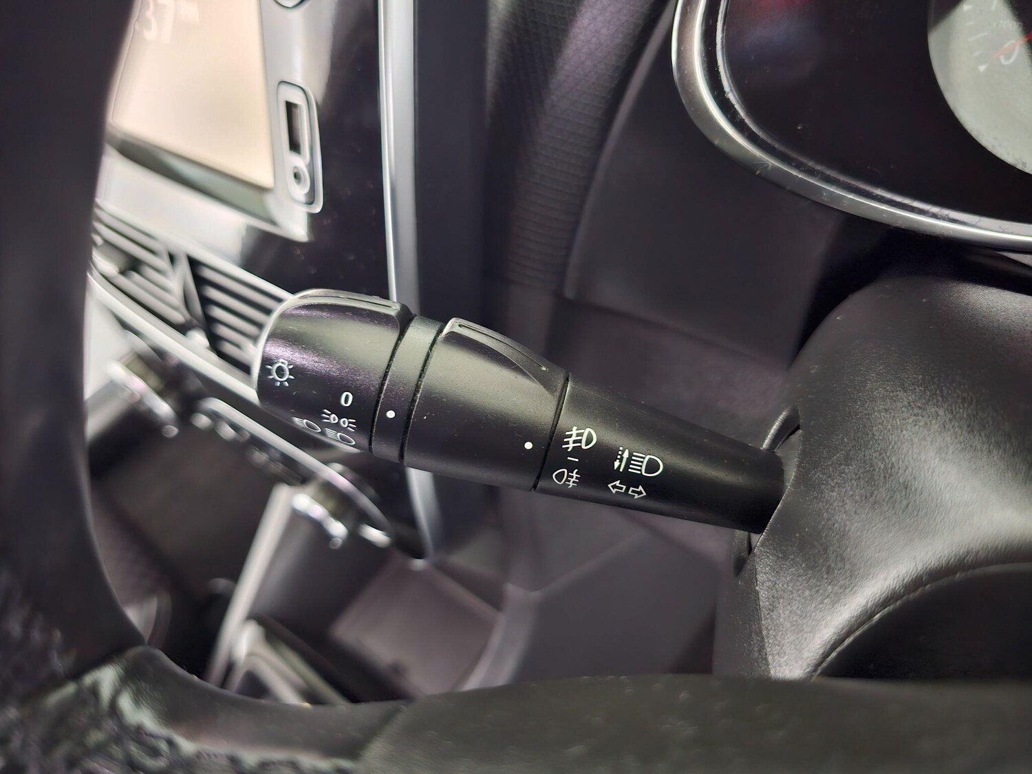 Used Renault Clio 2018 for sale - 76433238: Photo 38