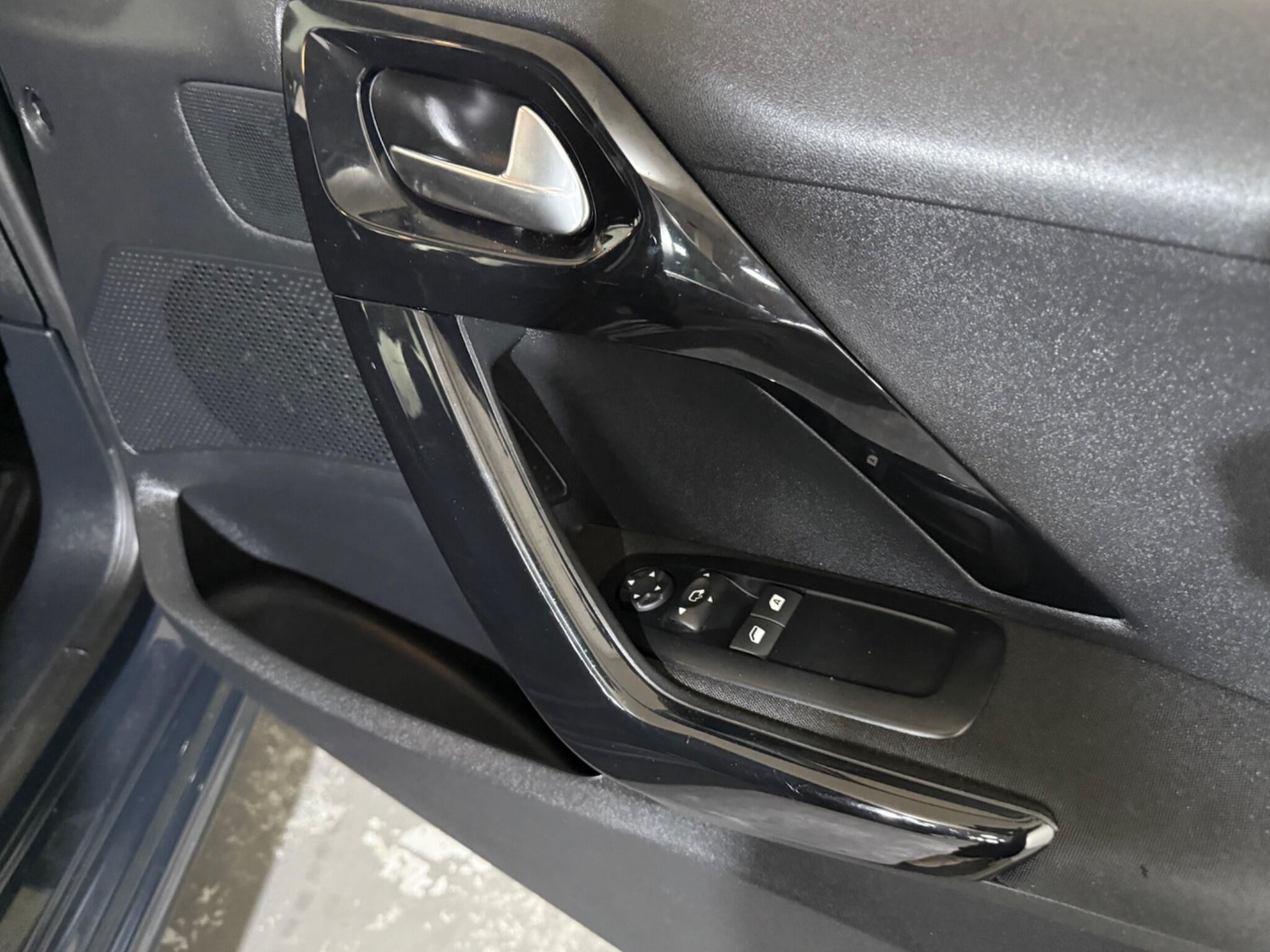 Used Peugeot 208 2016 for sale - 77017100: Photo 21