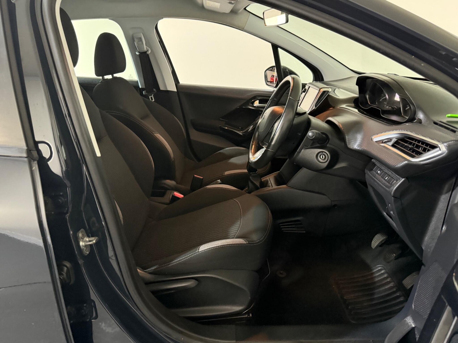 Used Peugeot 208 2016 for sale - 77017100: Photo 22