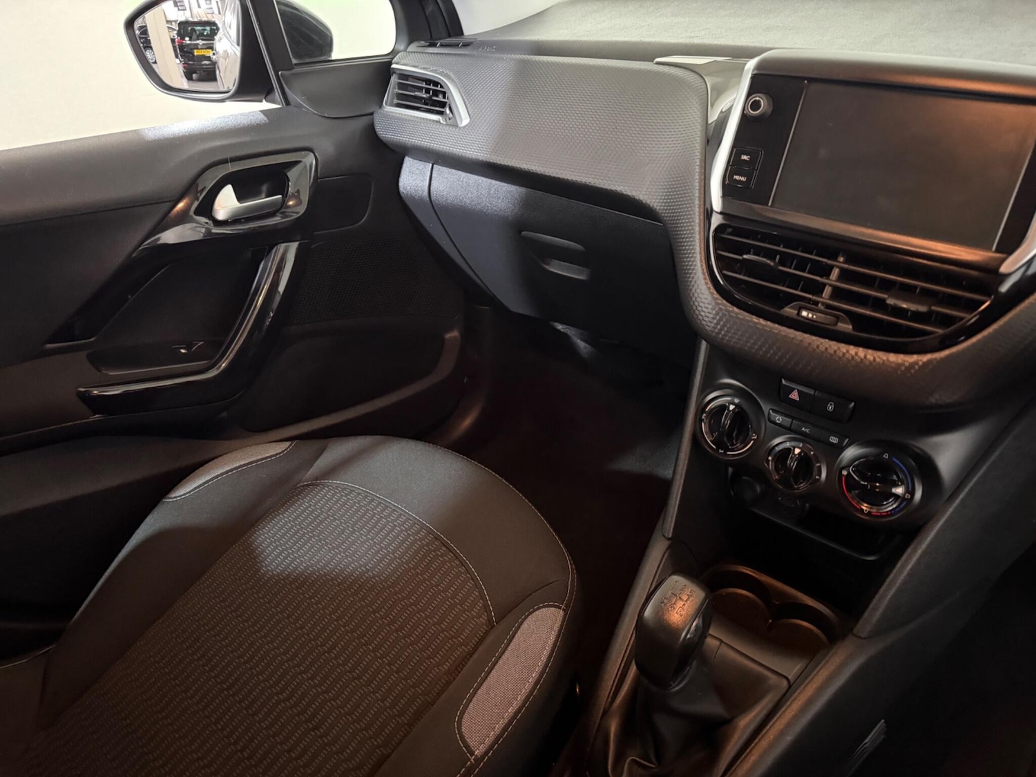 Used Peugeot 208 2016 for sale - 77017100: Photo 32