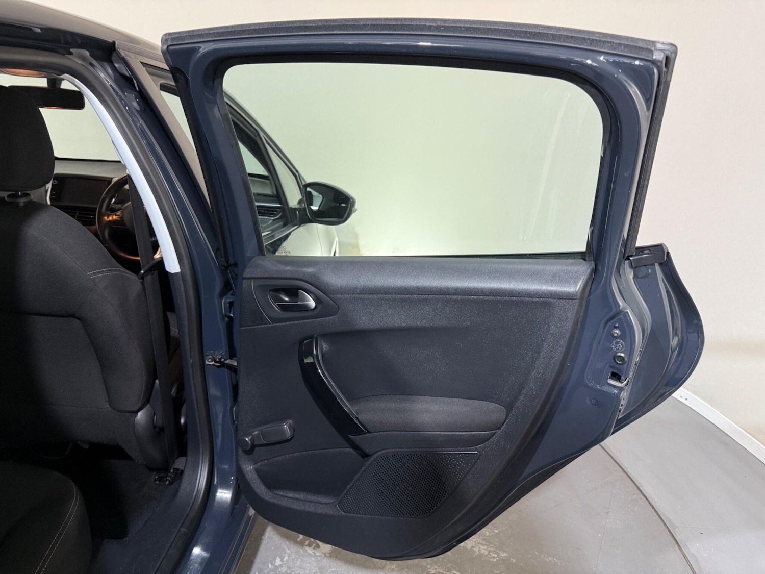 Used Peugeot 208 2016 for sale - 77017100: Photo 44