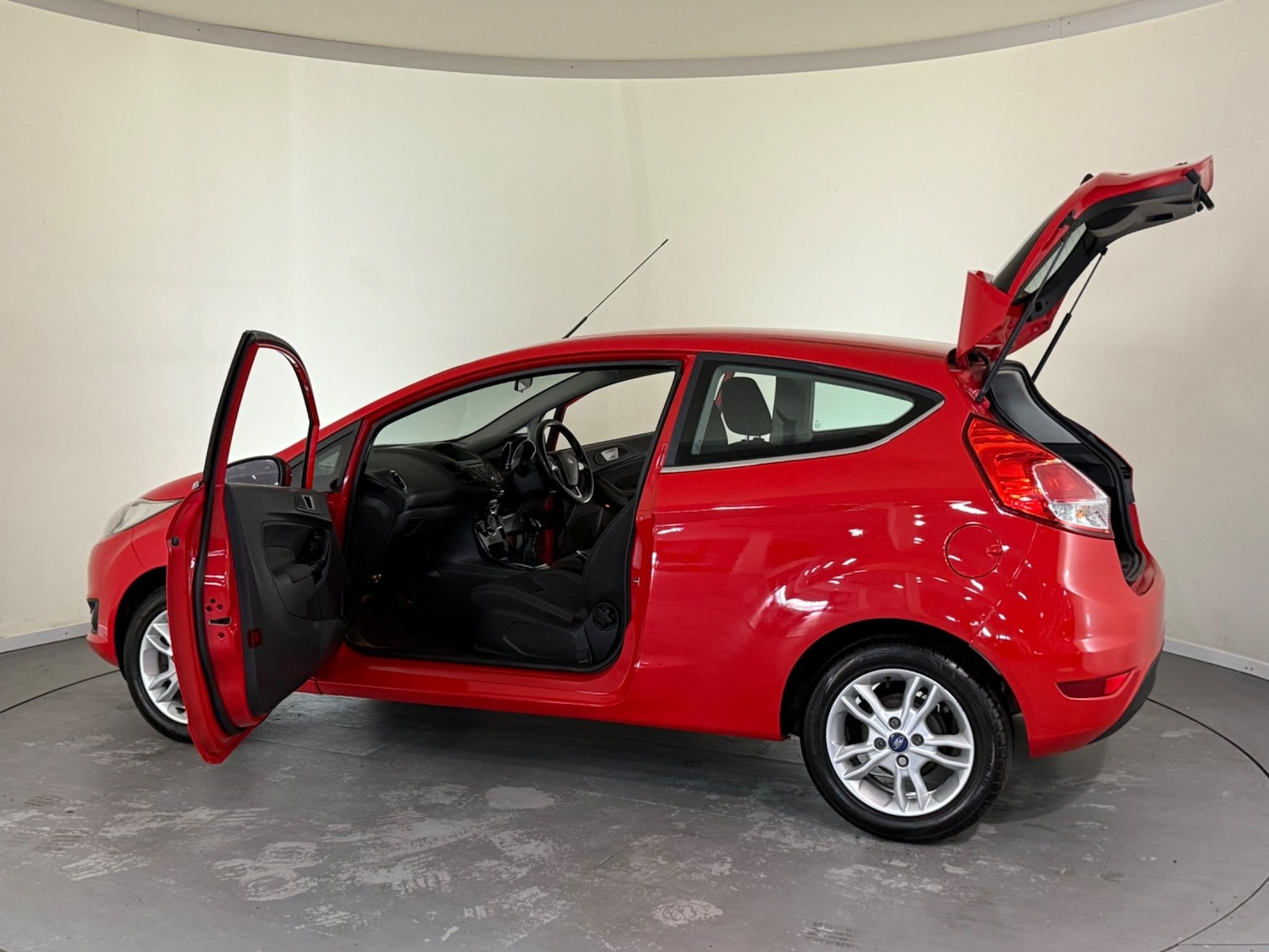 Used Ford Fiesta 2015 for sale - 76408922: Photo 11