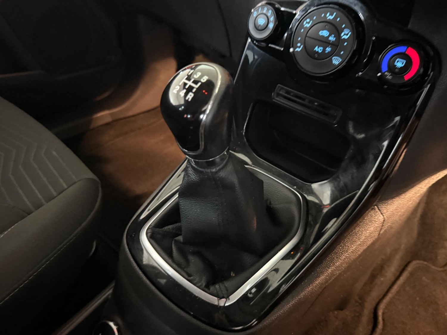 Used Ford Fiesta 2015 for sale - 76408922: Photo 38