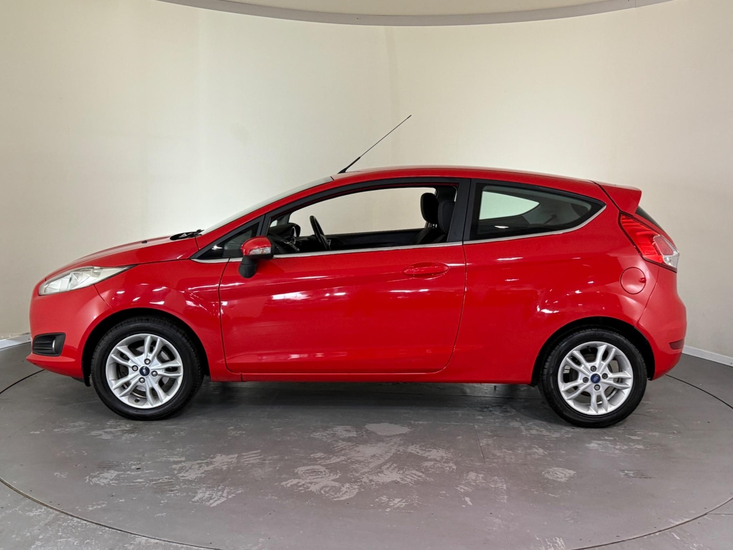 Used Ford Fiesta 2015 for sale - 76408922: Photo 4